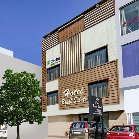 Treebo Royal Salute, Zirakpur Hotel Екстериор снимка