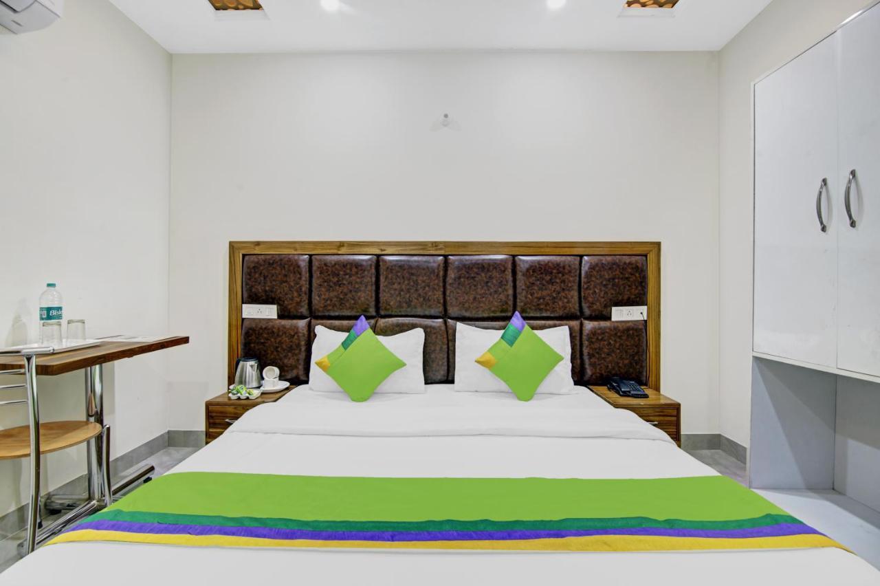 Treebo Royal Salute, Zirakpur Hotel Екстериор снимка
