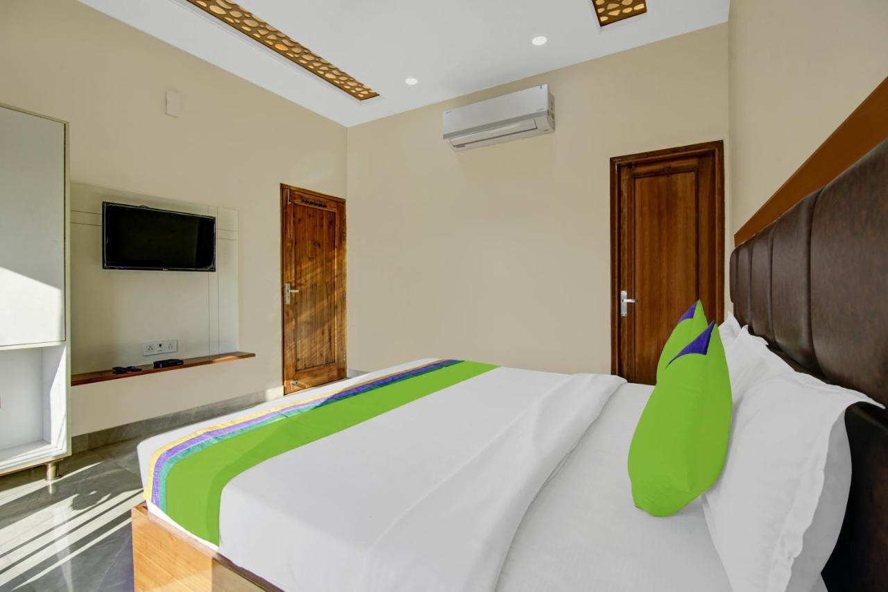 Treebo Royal Salute, Zirakpur Hotel Екстериор снимка