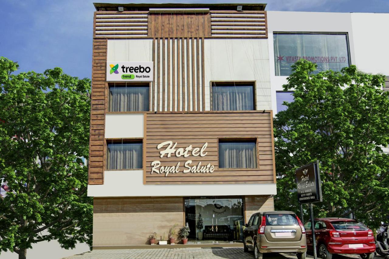 Treebo Royal Salute, Zirakpur Hotel Екстериор снимка