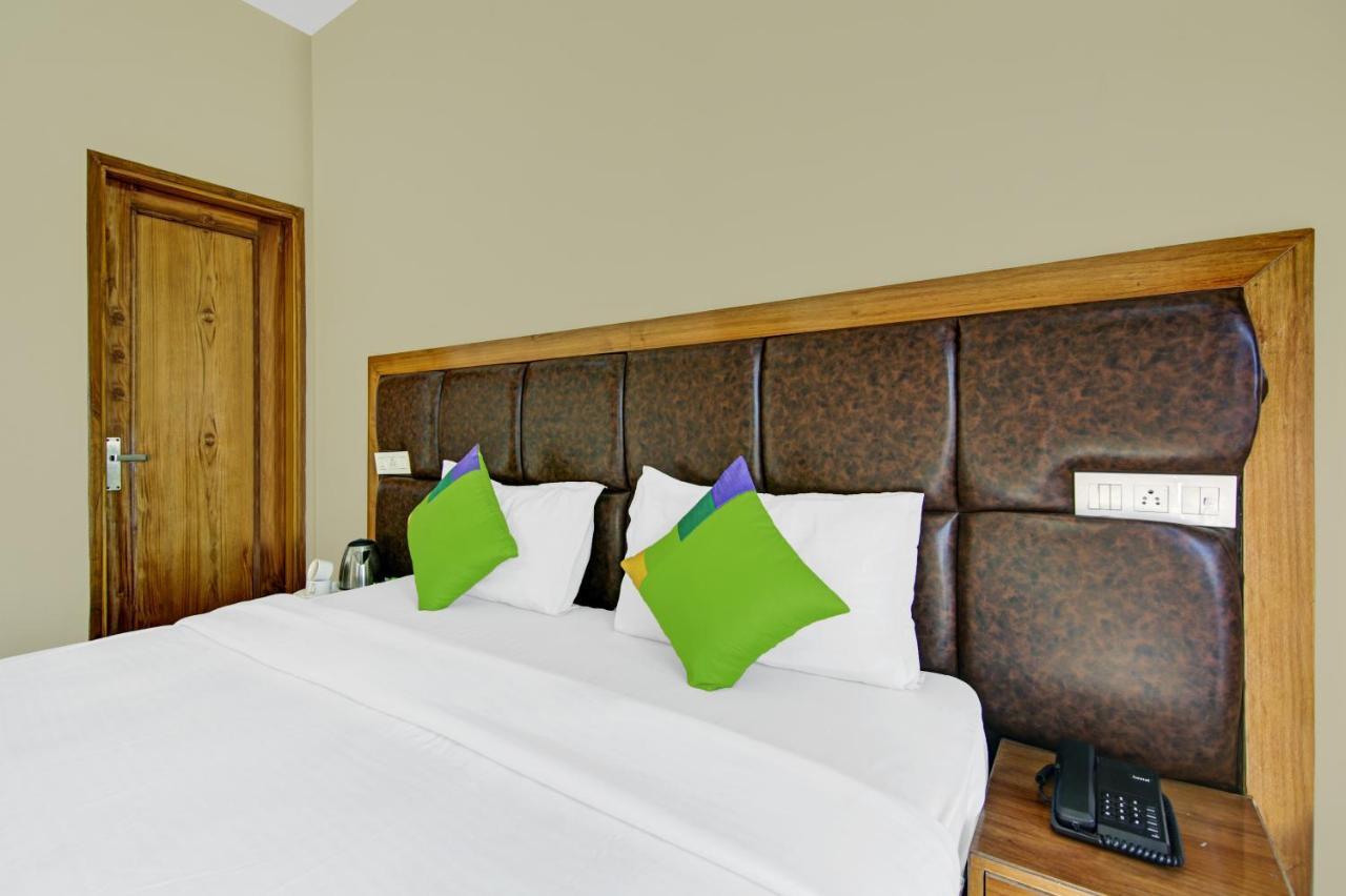 Treebo Royal Salute, Zirakpur Hotel Екстериор снимка