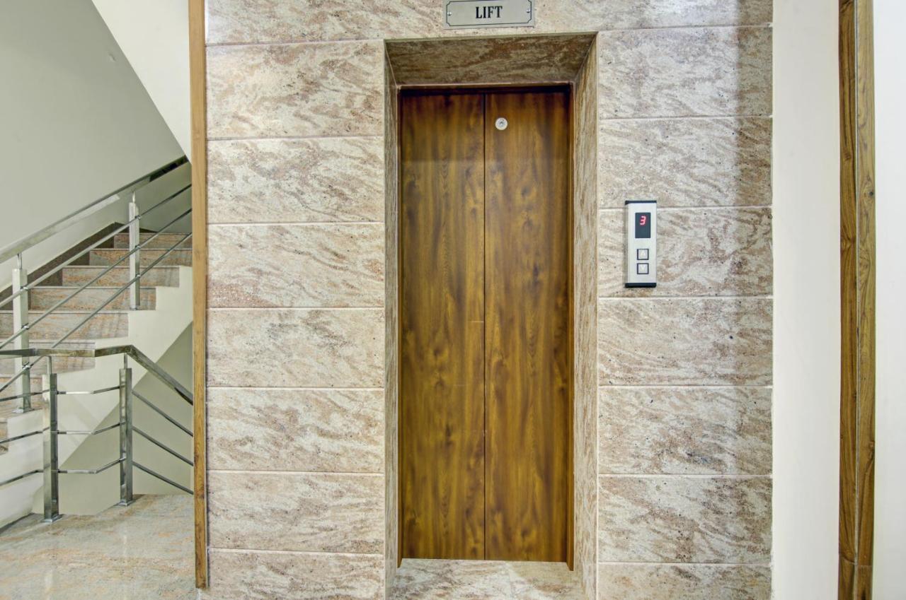 Treebo Royal Salute, Zirakpur Hotel Екстериор снимка