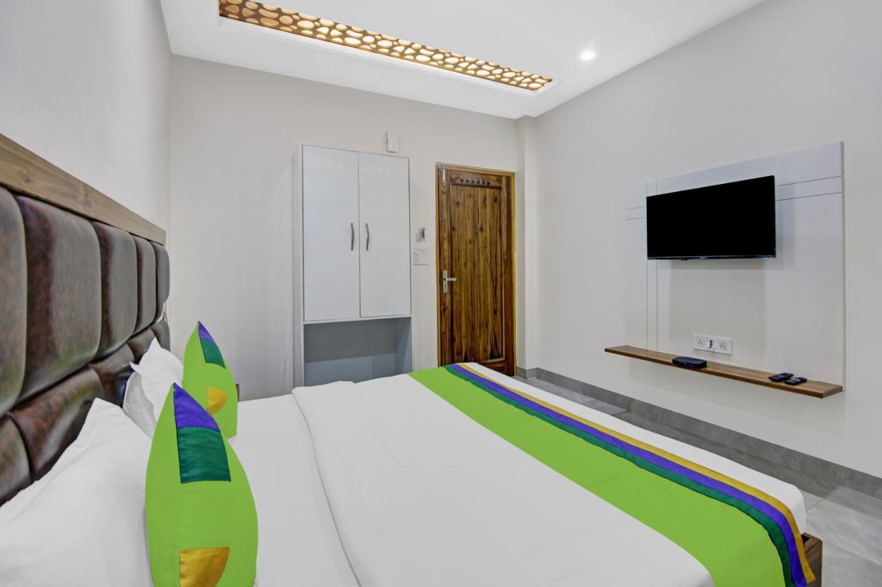 Treebo Royal Salute, Zirakpur Hotel Екстериор снимка