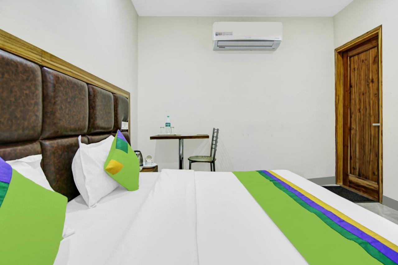 Treebo Royal Salute, Zirakpur Hotel Екстериор снимка